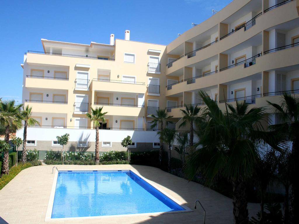 C02 - Luxury 3 Bed With Pool View